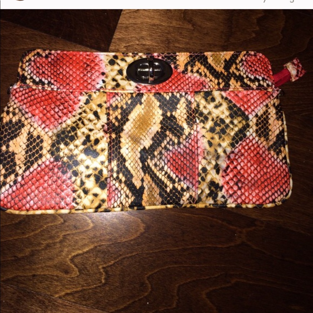 Red clutch - Picture 1 of 5